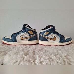 Nike Air Jordan 1 Mid SE Take Flight Sneakers. Size 4.5 Youth